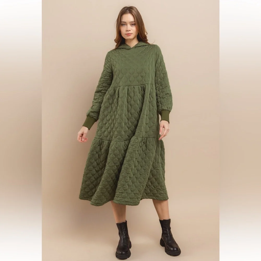 05 Quilted Maxi Dress with Hoodie - Picture 3 of 5